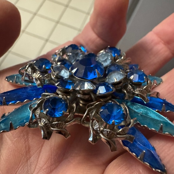 Vintage MCM Blue Floral Brooch - Picture 5 of 9